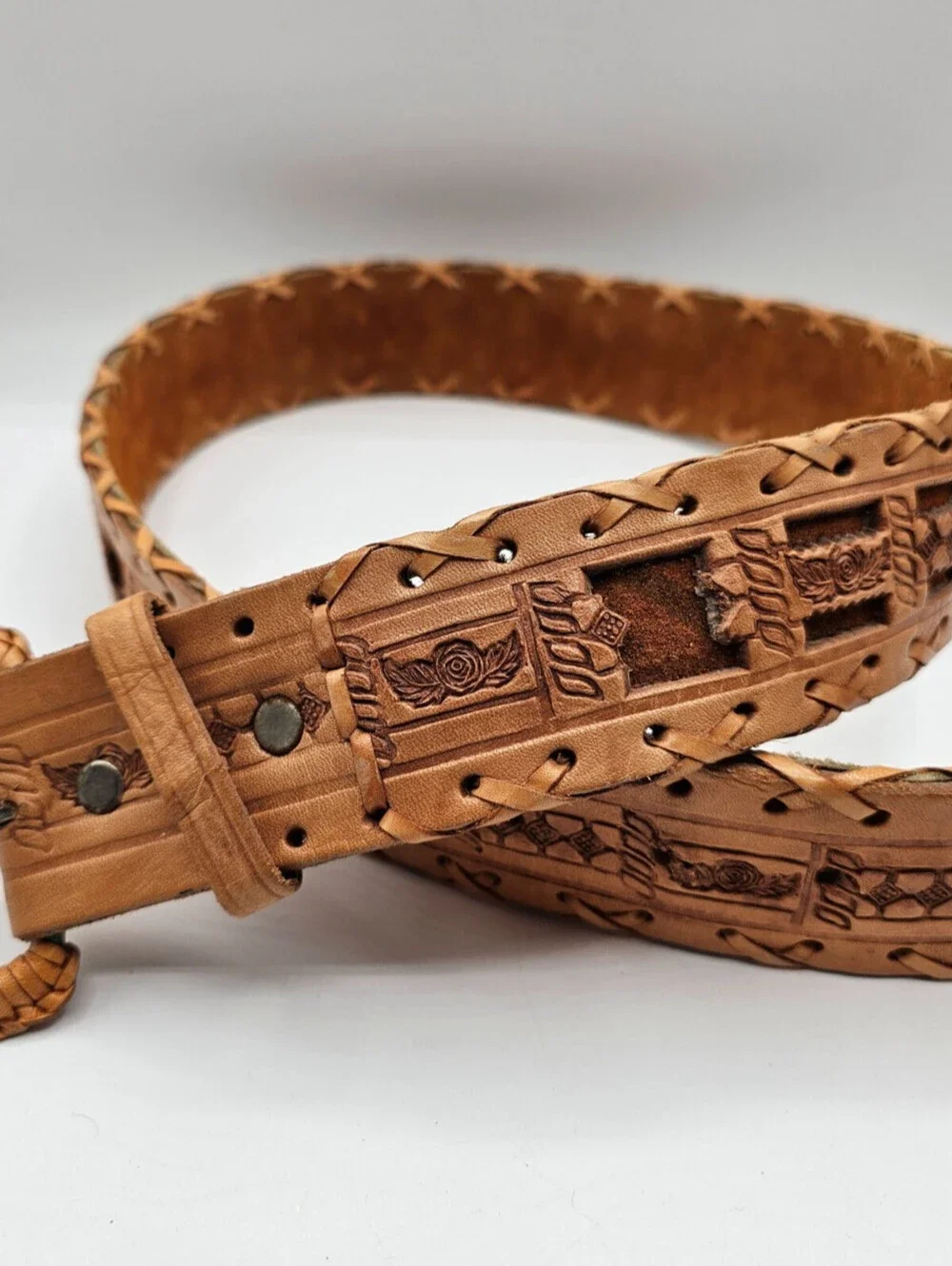 Vtg brown leather belt with decorative carvings and braided edges Sz 36